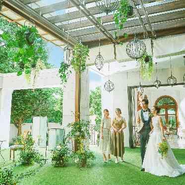 横浜 アートグレイス ポートサイドヴィラ 緑溢れるナチュラルなガーデン。ゲストと距離感近くウェルカムパーティーもおすすめ