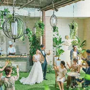 横浜 アートグレイス ポートサイドヴィラ 全天候型ガーデン。雨でも安心の自動式屋根付きガーデン。