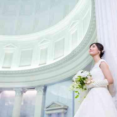 新横浜プリンスホテル 海外の神殿をイメージしたエレベーターホール