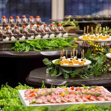 ヒルトン東京 こだわりの料理でお出迎え