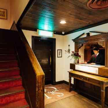 北野異人館 旧クルペ邸 美しさと温もりを備えた木目に、モダンテイストを散りばめた上質空間を一棟貸切に