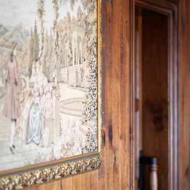 北野異人館 旧クルペ邸 古より育まれた時をそのまま残した木目が美しい寛ぎの親族控室