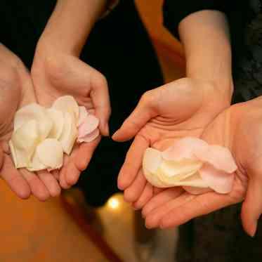 パーク ハイアット 東京 フラワーシャワーでおふたりを祝福