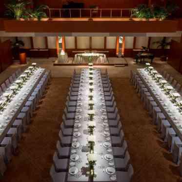 パーク ハイアット 東京 ロングテーブルを配す晩餐会スタイルのレイアウトもおすすめ