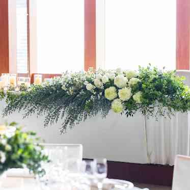 パーク ハイアット 東京 自然光がふりそそぐメインテーブル