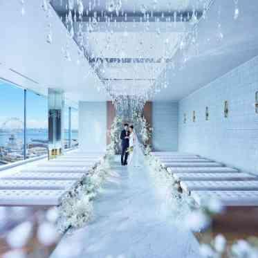 ＹＯＫＯＨＡＭＡ　ＭＯＮＯＬＩＴＨ（横浜モノリス） 華美な装飾や演出はいらない。佇むだけで絵になるチャペル
