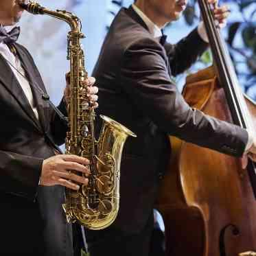 生演奏の演出でお出迎え