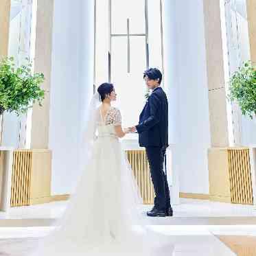 シェラトン都ホテル東京 新郎新婦を照らすライトはLEDの為天候に左右されません