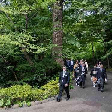 シェラトン都ホテル東京 参列者全員、日本庭園を通ってチャペルへ移動します