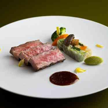 シェラトン都ホテル東京 【¥18,000】~国産牛ロース肉のロースト 野菜のモザイク仕立て~