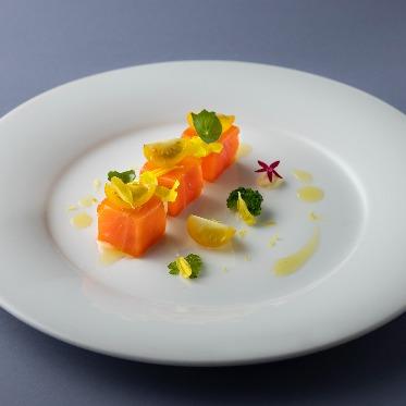 シェラトン都ホテル東京 【¥15,000】~トラウトサーモンのキューブマリネ サワークリーム添え~