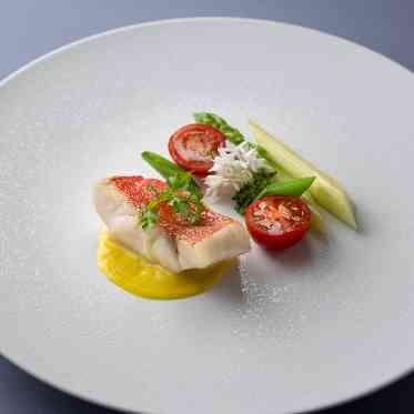 シェラトン都ホテル東京 【¥15,000】~金目鯛のポワレ サフランソース~