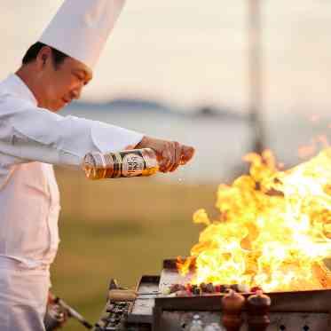 THE VILLAS NAGASAKI 目の前で作り上げる出来立てのお料理