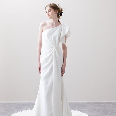 THE VILLAS NAGASAKI 手作業による刺繍やレースの細部にまでこだわり、唯一無二の華やかさを演出します。