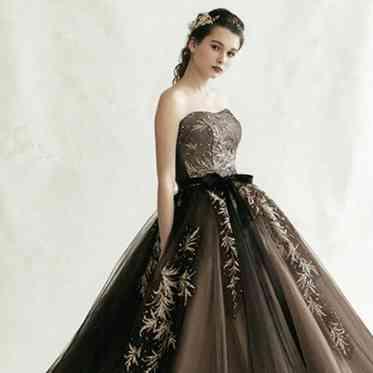 THE VILLAS NAGASAKI 大人っぽさと可愛らしさを兼ね備えたブラウンドレス