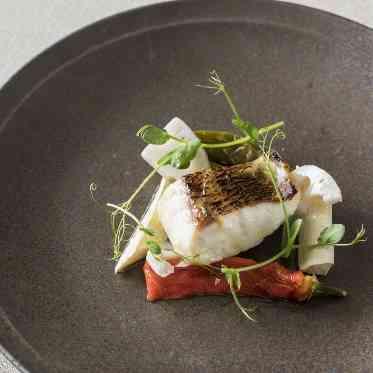 ザ・リッツ・カールトン大阪 伝統的なテクニックとシェフの感性が織り成す美食で、お客様のおもてなしを