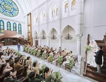 アルカンシエルリュクスマリアージュ大阪 挙式会場の写真2