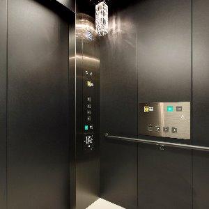 アルカンシエル luxe mariage 大阪 エレベーターは20人乗りで大人数でも広々