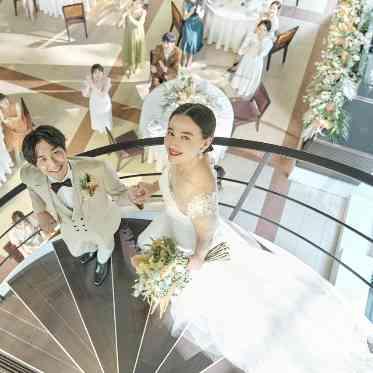 アルカンシエル luxe mariage 大阪 螺旋階段上からのアングルも素敵