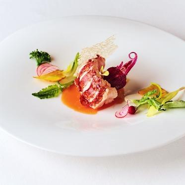 贅沢にイセエビを使ったお料理