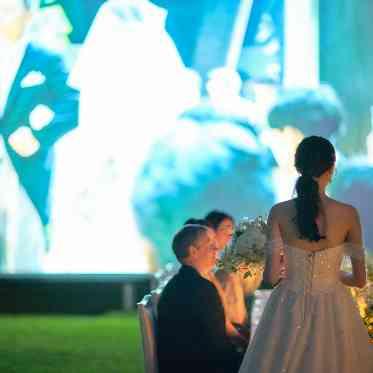 迎賓館 ガーデンでのエンドロール上映は、映画のワンシーンのよう