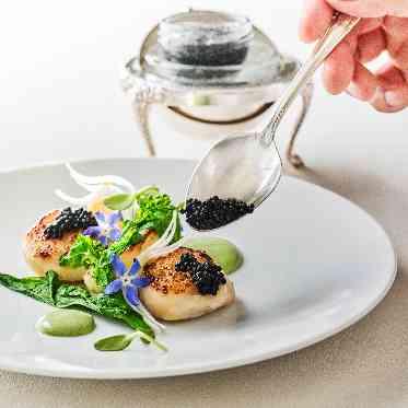 迎賓館 ホタテ貝の炙り キャビア添え