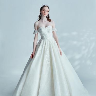 迎賓館 豊富なスタイルからお好みのドレスが見つけられます