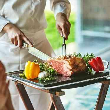 旧桜宮公会堂 レストランとしても展評のある旧桜宮公会堂の料理でおもてなし