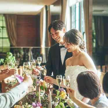 旧桜宮公会堂 ゲストの心を解きほぐす乾杯のシーン