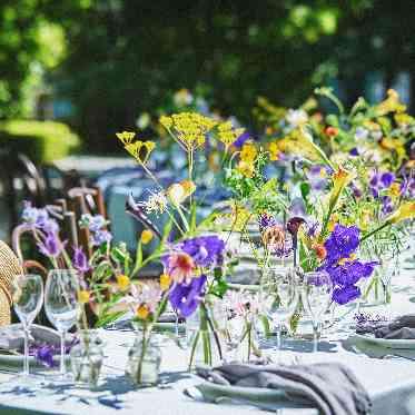 四季折々の季節感を取り入れたコーディネートでゲストをお迎え