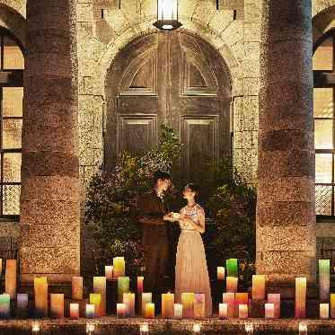 旧桜宮公会堂 ガーデンを彩るキャンドルの灯りで1日のクライマックスシーンを幻想的に