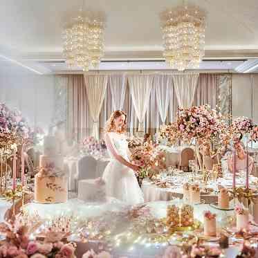 ホテル阪急インターナショナル スタイリッシュからエレガンスまで多彩なコーディネートが似合う。