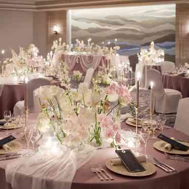 ヨコハマ グランド インターコンチネンタル ホテル 夜のビーチをイメージしたコーディネート。