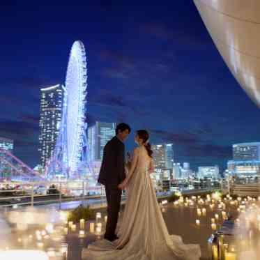 ヨコハマ グランド インターコンチネンタル ホテル キラキラと輝くみなとみらいの夜景。パーティ後は、ふたりだけのフォトタイムもご用意