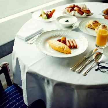 ヨコハマ グランド インターコンチネンタル ホテル 結婚式の翌朝、目が覚めても続く夢のような時間。幸せな余韻と共に朝食を。