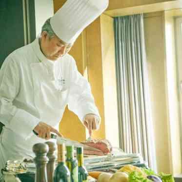 ヨコハマ グランド インターコンチネンタル ホテル メインのお肉料理は会場内でシェフ自らカービングサービスで仕上げます。