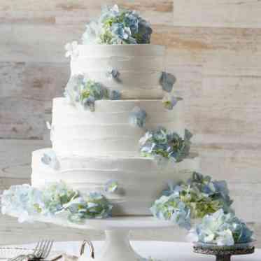 ヨコハマ グランド インターコンチネンタル ホテル パティシエがつくる繊細なウェディングケーキ。