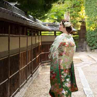 和装は日本人本来の美しさを引き立ててくれる