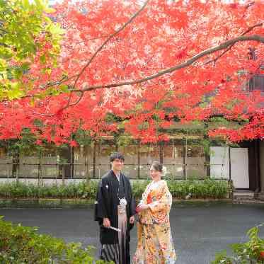 大國魂神社　結婚式場 秋の境内