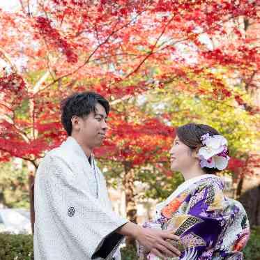 大國魂神社　結婚式場 秋の境内