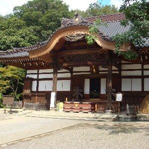 調布クレストンホテル 夏は新緑、秋は紅葉がお二人を引き立てます