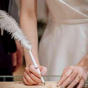 エテルナ高崎 木でできたオリジナルの証明書もご用意。