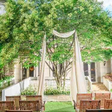 アルカーサル高崎 完全貸切りだからこそ叶えられる演出やイベントの数々
ガーデンからパーティー会場ま