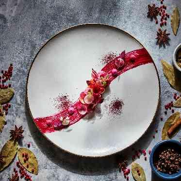 アルカーサル高崎 厳選された食材で見た目も美しい料理。最高のおもてなしを