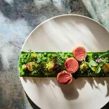 アルカーサル高崎 厳選された食材で見た目も美しい料理。最高のおもてなしを