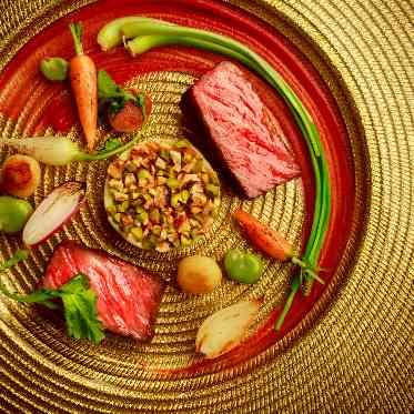 ロックハート城ウエディング 厳選牛ロースのステーキ　季節の野菜添え