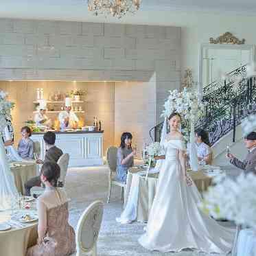 アートグレイス フォレスト迎賓館 会場内にはオープンキッチンも併設。シェフのパフォーマンスと供におもてなしを。