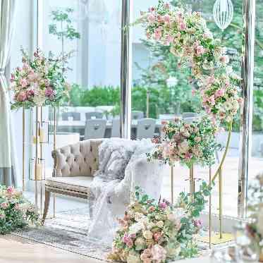 ふたりのメイン席をソファにするのも人気