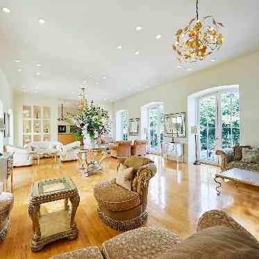 アートグレイス フォレスト迎賓館 控室も緑と自然光がいっぱいのリラックス空間