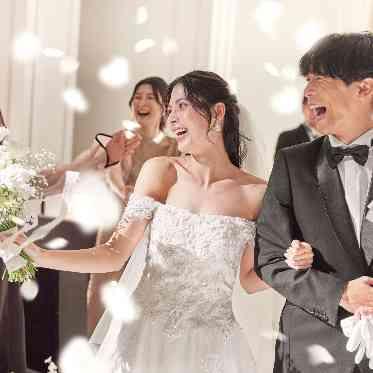 GRAN SUITE(グラン スイート)/FIVESTAR WEDDING 退場時のフラワーシャワーもフォトジェニックな瞬間に